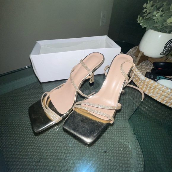 Elegant Gold Strappy Women's Sandals - Picture 2 of 5